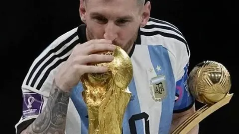 中超首轮裁判失误！蒋圣龙遭漏红牌，局势已定，球迷心态平和。